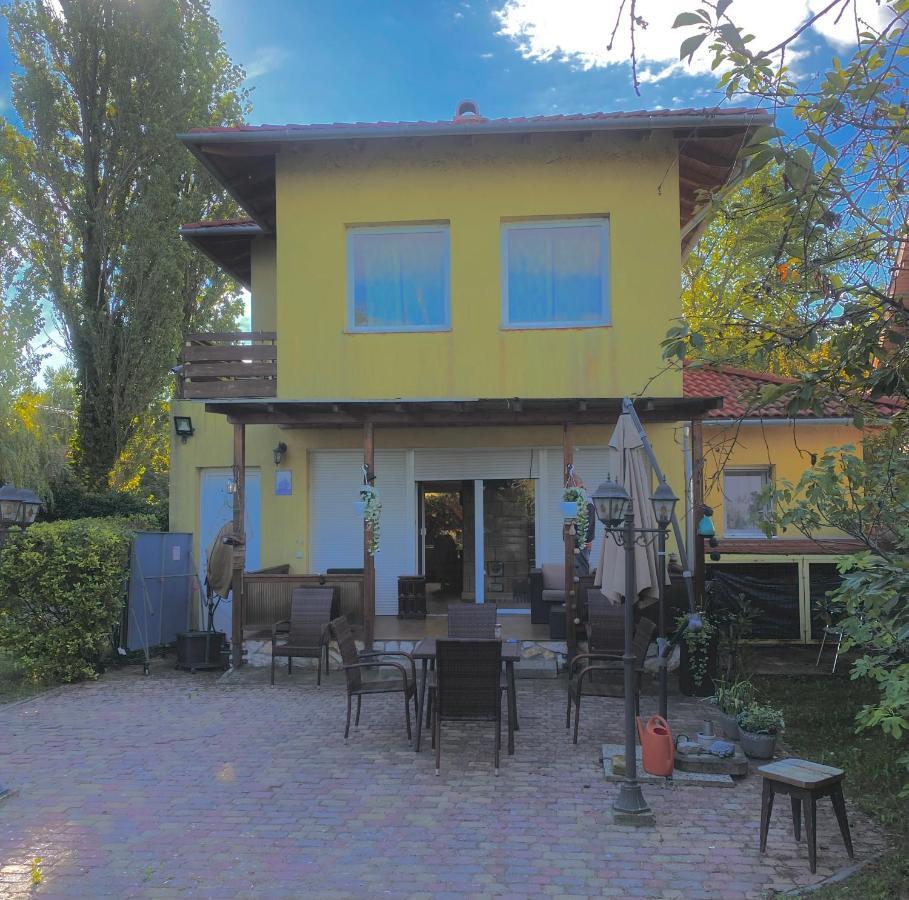 Bella Garden Villa Balatonszarszo Exterior photo